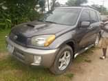 A picture of Toyota RAV4 2004 model First body Ac chills Gear selector