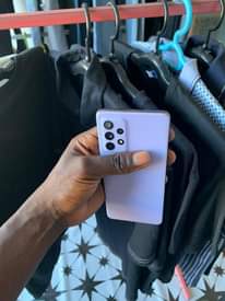 A picture of SAMSUNG A52