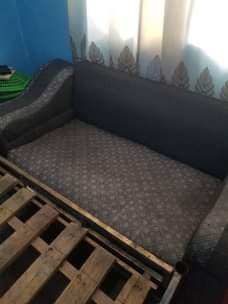 A picture of Kitanda cha chuma na sofa