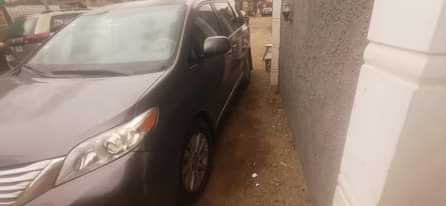 A picture of Toyota sienna