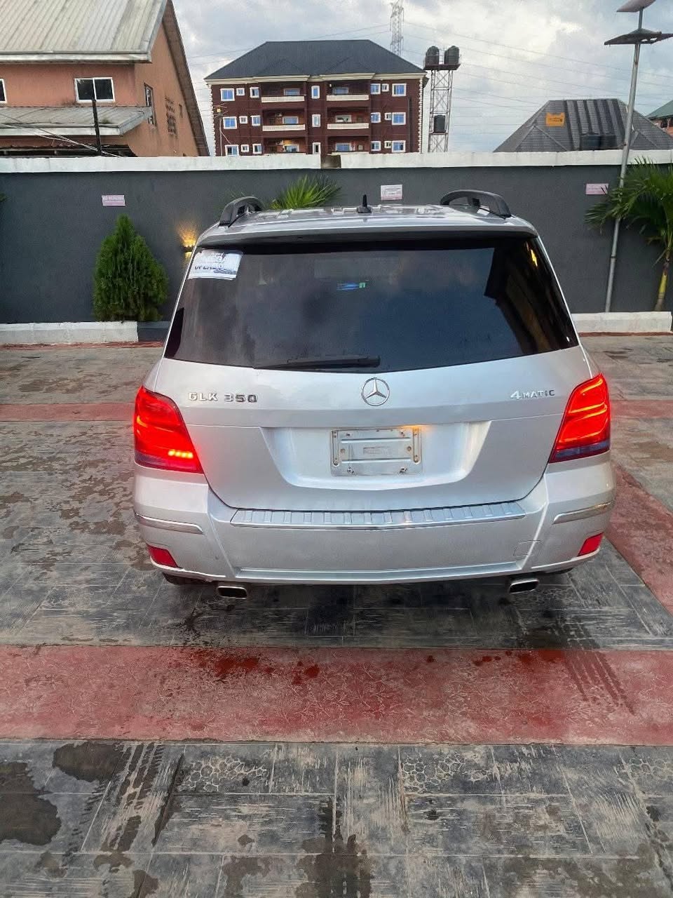 A picture of Glk350 2011 model