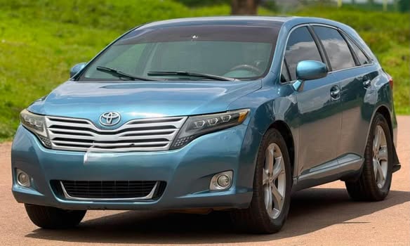 A picture of EXTREMELY CLEAN 2010 TOYOTA VENZA V6 KEYLESS ENTRY PRICE 11M