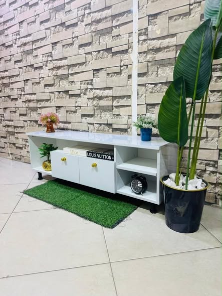 A picture of Showcase mpya bei 170000 Location ubungo call 0717812352 or whatsap