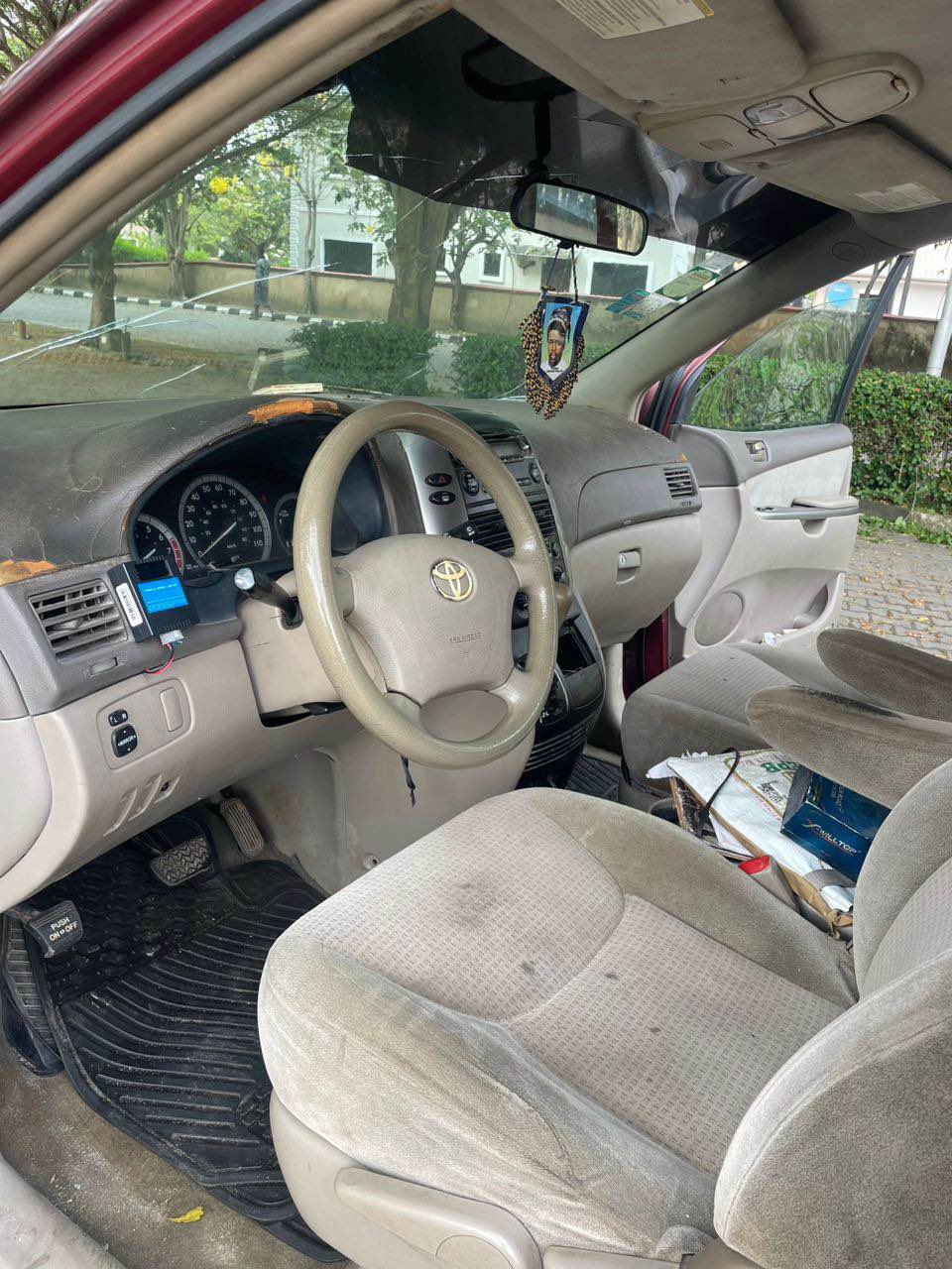 A picture of Toyota sienna 07 08