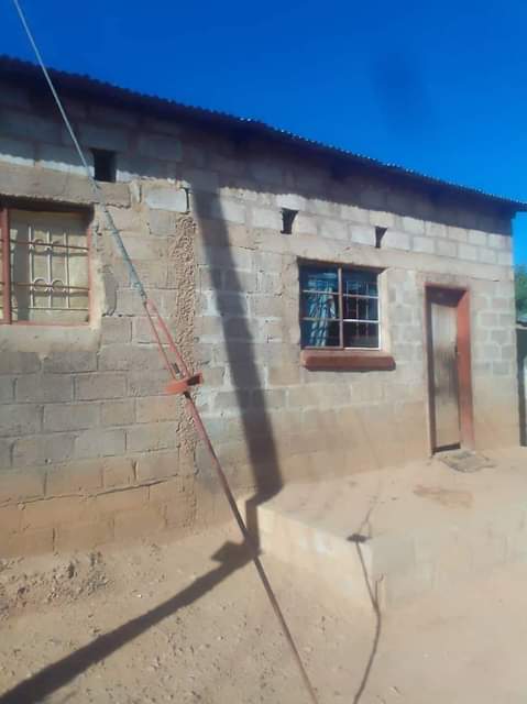 A picture of 5 rooms house for sale in zanimuone west call 0973875435