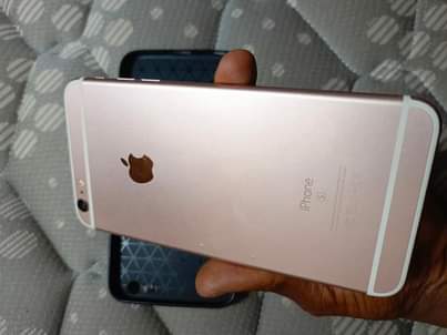 A picture of IPhone 6s 64Gb clean