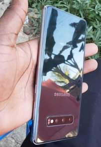 A picture of Samsung Galaxy s10 plus 250 000