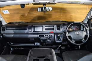 A picture of 2019 TOYOTA hiace commuter