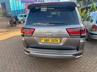 A picture of Land Cruiser V8