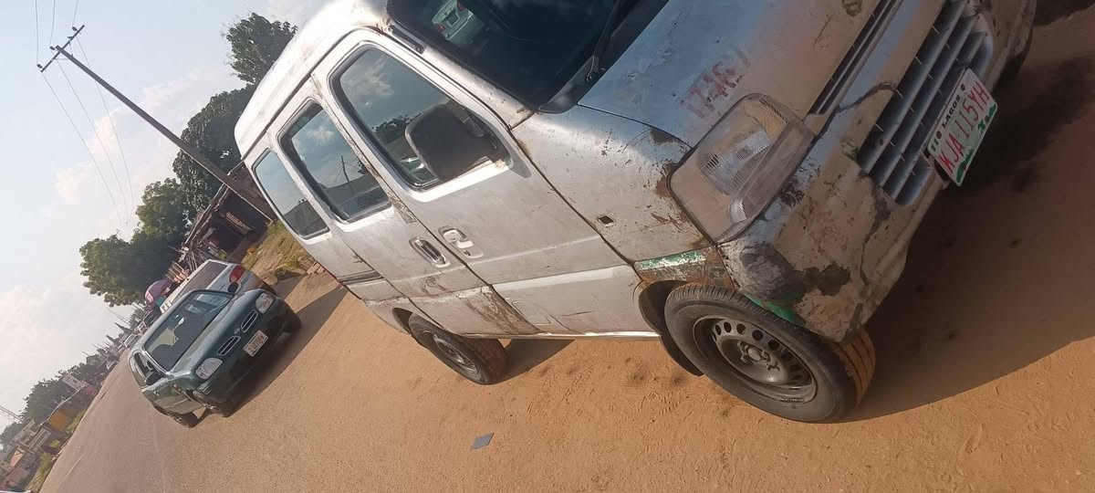 A picture of Suzuki every mini bus