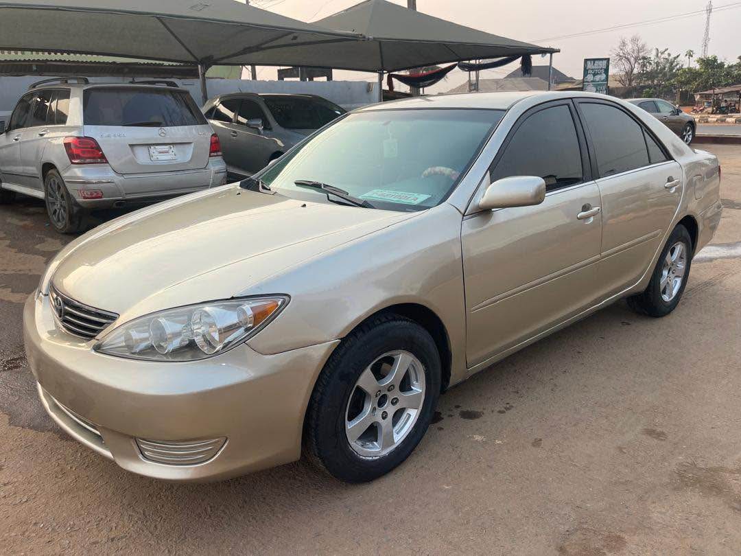 A picture of 2005 Toyota Camry LE