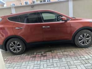 A picture of Hyundai Santa Fe 2015 model barely used Toks standard Price