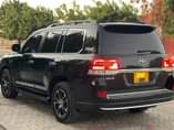 A picture of V8 200 series 85milion Petrol 4 8 Gari iko vizuri