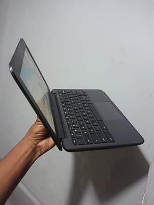 A picture of slim laptop hp core 2duo