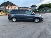A picture of 2009 Toyota Siena direct