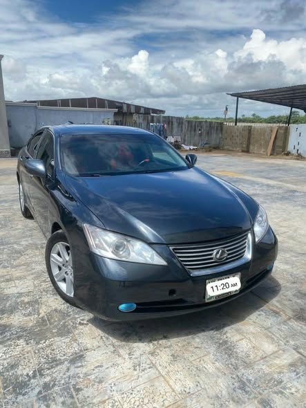 A picture of Es350 lexus