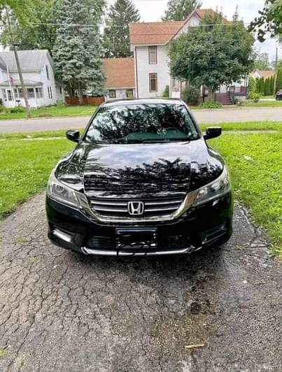 A picture of I m selling out this 2013 Honda Accord EX L