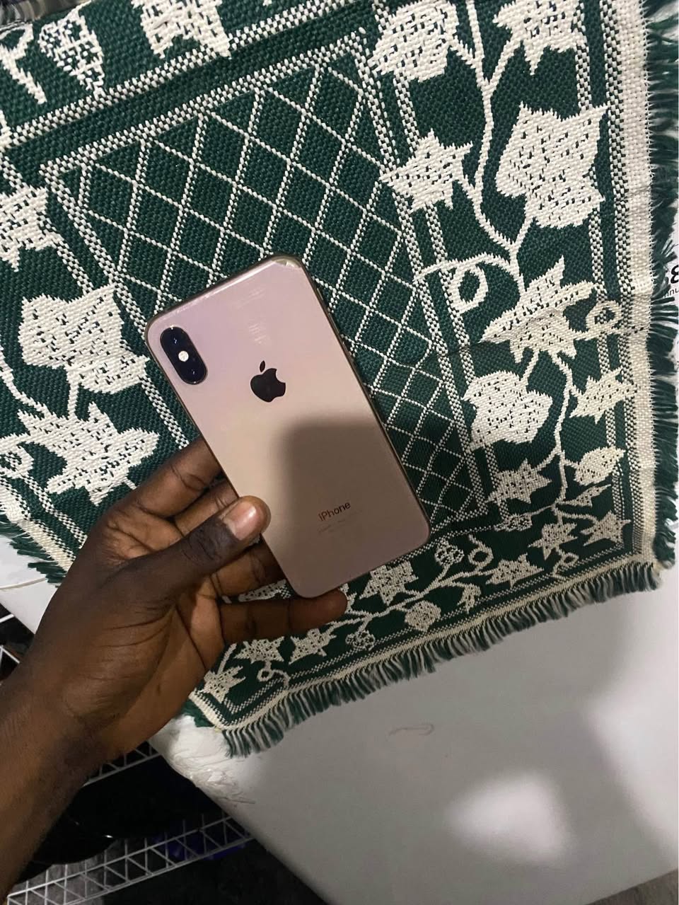 A picture of Iphone XS