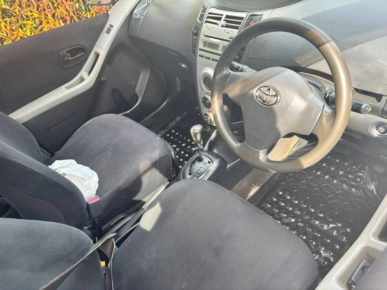 A picture of Vitz for 1 3cc 0759516298
