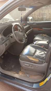 A picture of Toyota Sienna 2006 model untouch ENGINE and Gear perfect AC