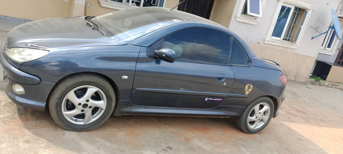 A picture of PEUGEOT 206 CC WITH SILENT ENGINE AND GEAR AC WORKING