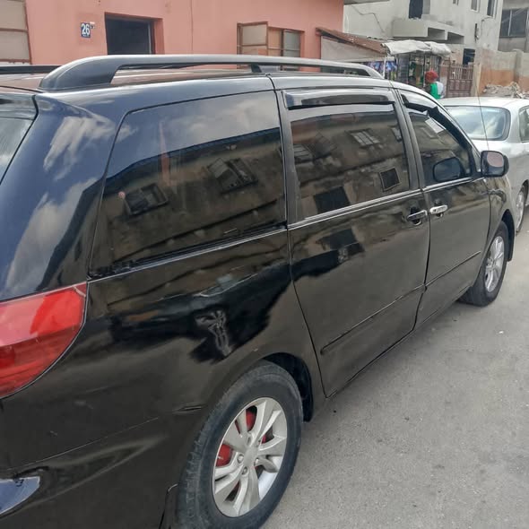 A picture of Very clean 06 Toyota Sienna