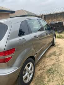 A picture of First body Benz B200