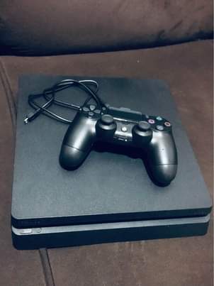 A picture of Ps 4 slim