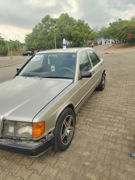 A picture of Mercedes Benz 190E