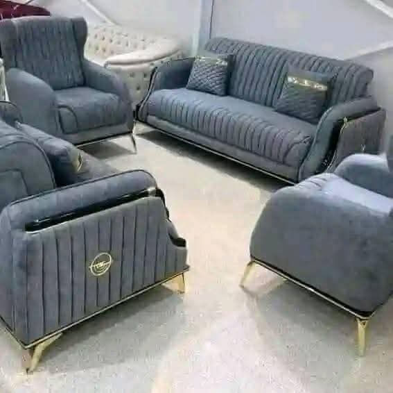 A picture of A set of chair