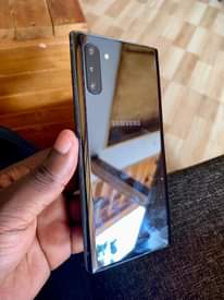 A picture of Hii hapa sasa simu Bei kitongaaa Sumsung Note 10 GB