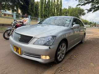 A picture of Toyota crown