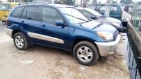 A picture of 04 Toyota RAV4