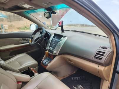 A picture of 2005 Lexus RX LE