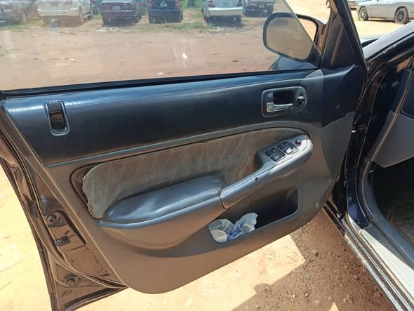 A picture of Honda civic super distres 2002 untempered engine