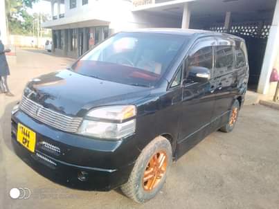 A picture of 2007 Toyota Noah voxy GOOD