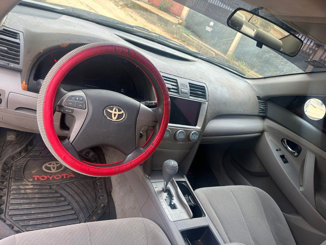 A picture of Toyota Camry 08