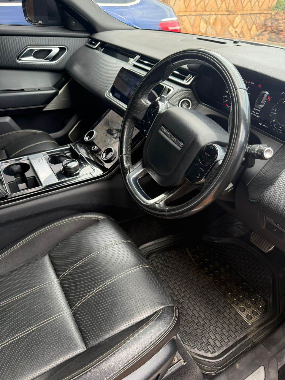 A picture of RANGE ROVER
