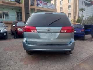 A picture of 2006 TOYOTA SIENNA