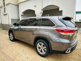 A picture of 2015 highlander first body price 24 5M Location Abuja 08160229978