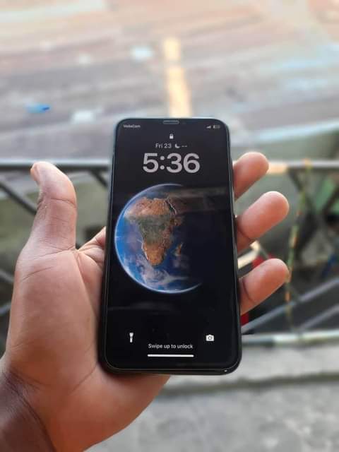 A picture of Iphone x imewashinda wadau