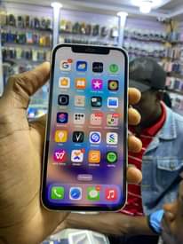 A picture of Iphone 12