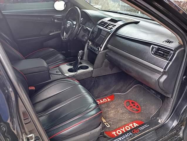 A picture of 2013 Toyota Camry sharpest grade