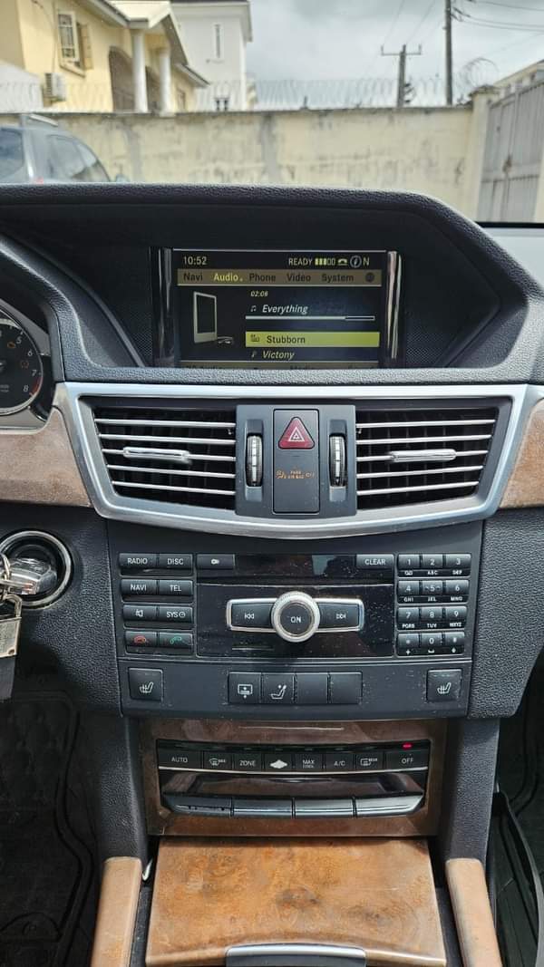 A picture of EXTREMELY SHARP PRE OWNED 2012 MERCEDES BENZ E350 KEYLESS PURE