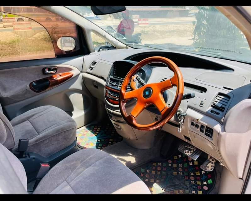 A picture of Toyota estima