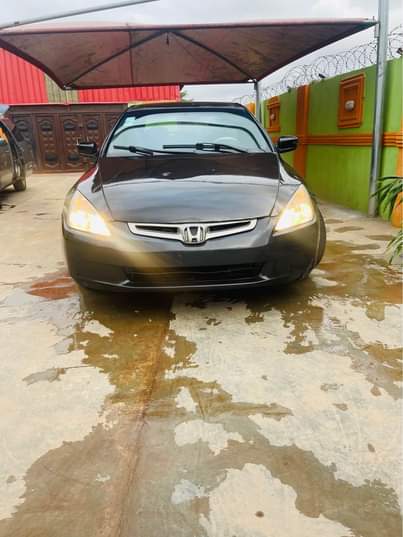 A picture of 2005 HONDA ACCORD