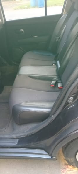 A picture of Nissan tiida 06