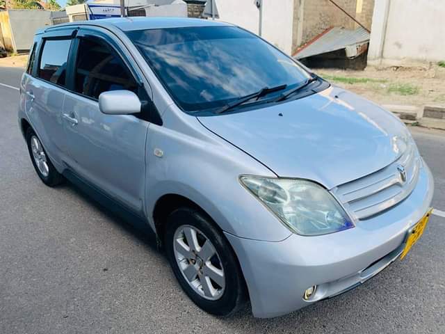 A picture of TOYOTA IST NAMBA C PIGA 255 714 550 592
