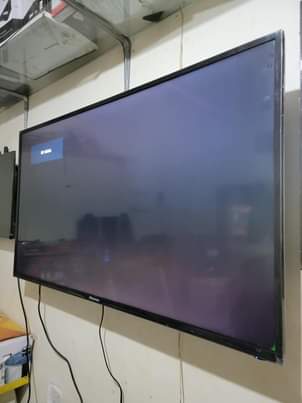 A picture of Hisense tv 50 inches smart with also inbuilt free to