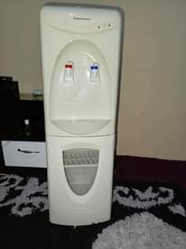 A picture of Water dispenser inatoa maji maji barid Tu bei 110000